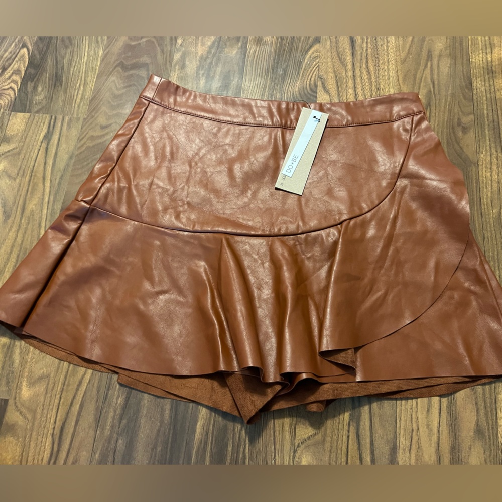 Do+Be brown faux leather skort. NWT, never worn.